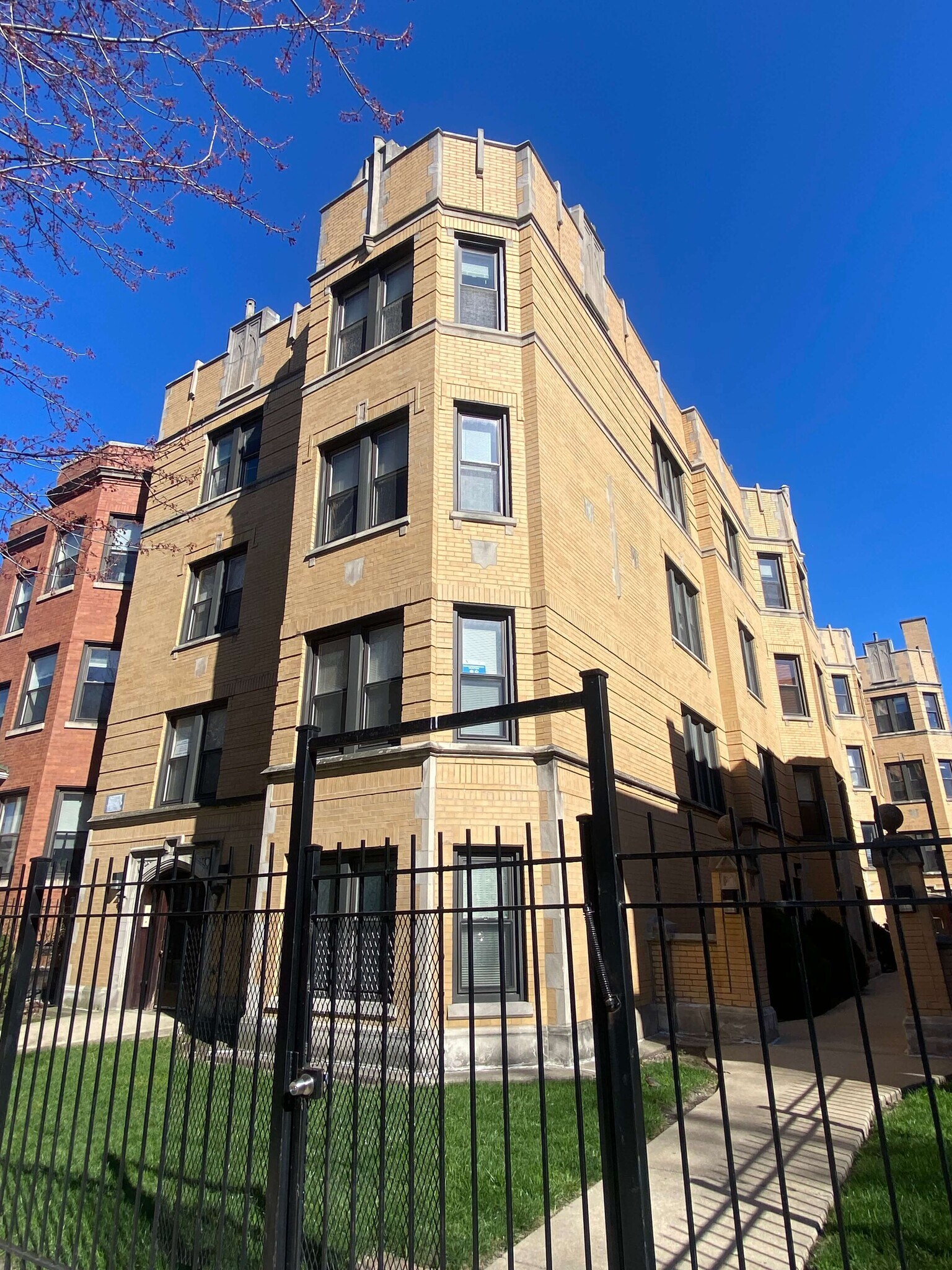 3077 N Davlin Ct unit 3, Chicago, IL 60618 - photo 1
