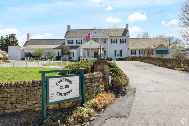 Edgewood Country Club is one of the region's premier clubs, featuring an exceptional 18-hole golf course.
