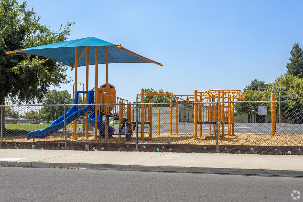 Centennial Elementary School, Fresno CA Rankings & Reviews - Homes.com