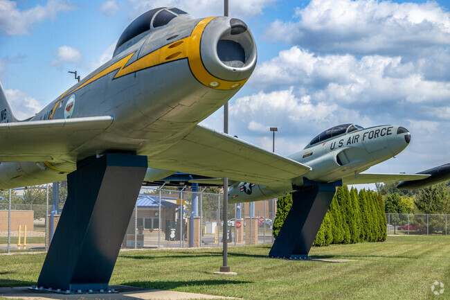 Youngston-Holliday Hills is nearby the Abraham Lincoln Airport of Springfield.