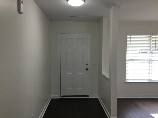 917 Peachtree Meadows Cir, Kernersville, NC 27284 - photo 2