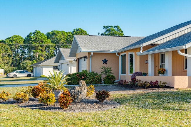Many of the single family homes in Plantation offer a car garage.