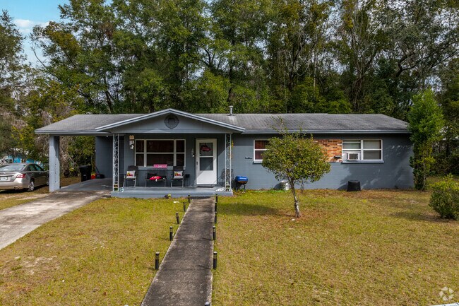 Ranches are common in the community of Sugarhill.