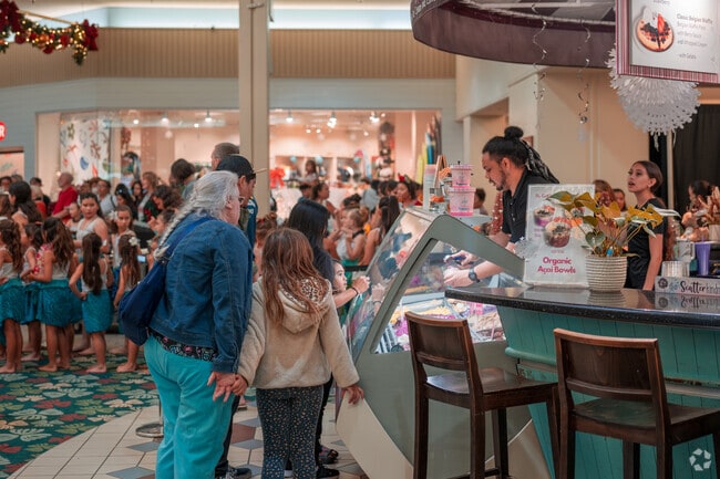 The Kuli'ou'ou-Kalani Iki neighborhood is a blend of traditional Hawaiian culture and modern suburban living.