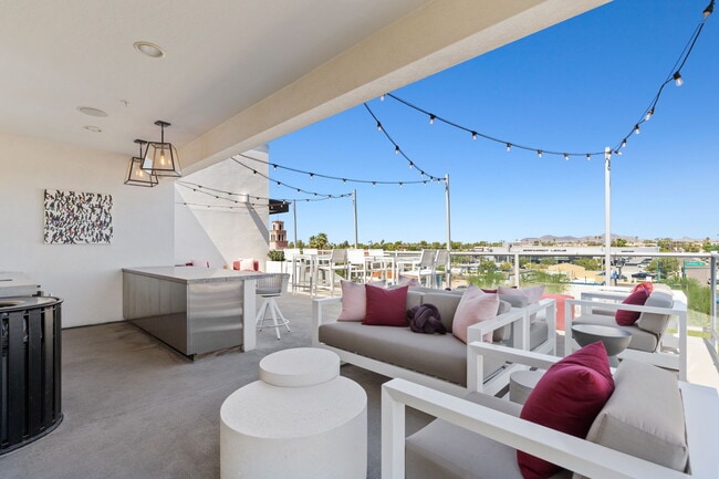 Axis Camelback, Phoenix, AZ 85014 - photo 3