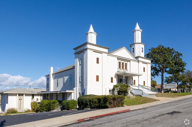 Waterhouse Guild in El Segundo, CA enrolls students from K-12th grade.