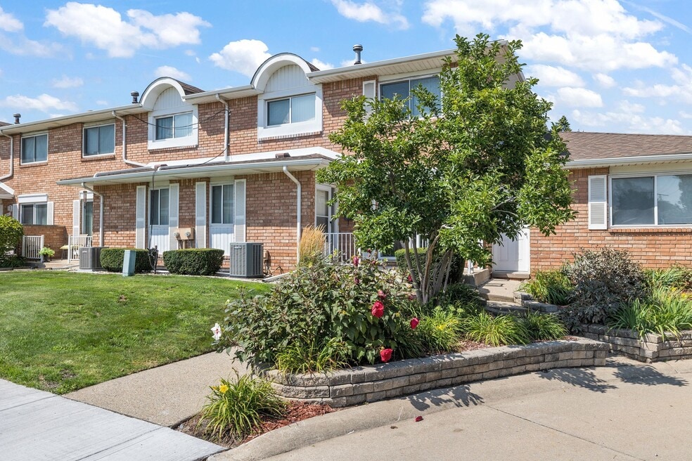 Sterling Commons, Sterling Heights, MI 48313 - photo 1