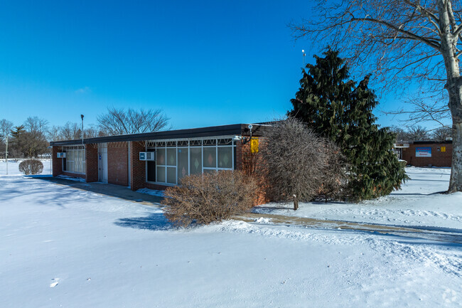 Blackhawk Primary Center has a student-teacher ratio of 14 to 1.