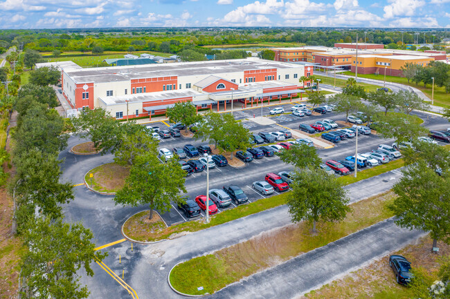 Virgil Mills Elementary School is an above average public school located in Palmetto.