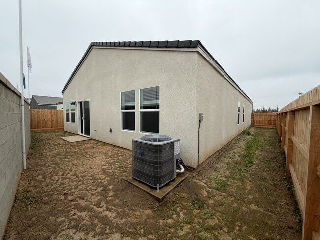 7395 W Donner Ave, Fresno, CA 93723 - photo 4