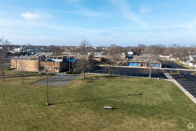 Sauk Elementary School has a student-teacher ratio of 12 to 1.