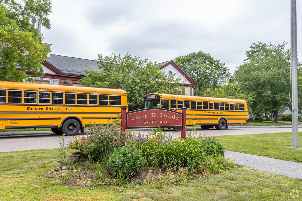 John D. Hardy Elementary serves Wellesley students in grades K-5.