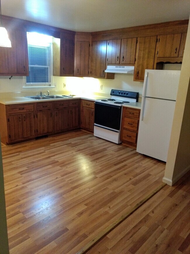 kitchen stove+fridge
