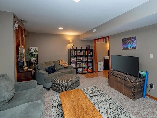 1015 20th Ave SE unit 2, Minneapolis, MN 55414 - photo 3