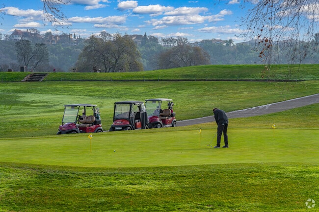 Man nails long put at Catta Verdera Country Club in Verdera Village.