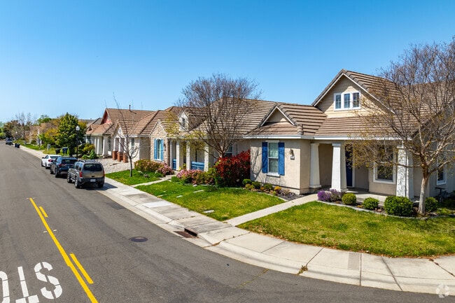 Single-family homes in Regency Park range from $450,000 to over $700,000.