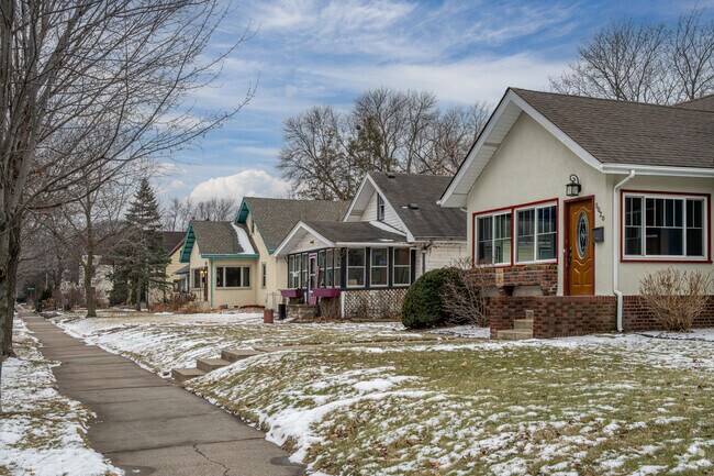 Bungalows and Craftsman style homes are common sight in Minnehaha.