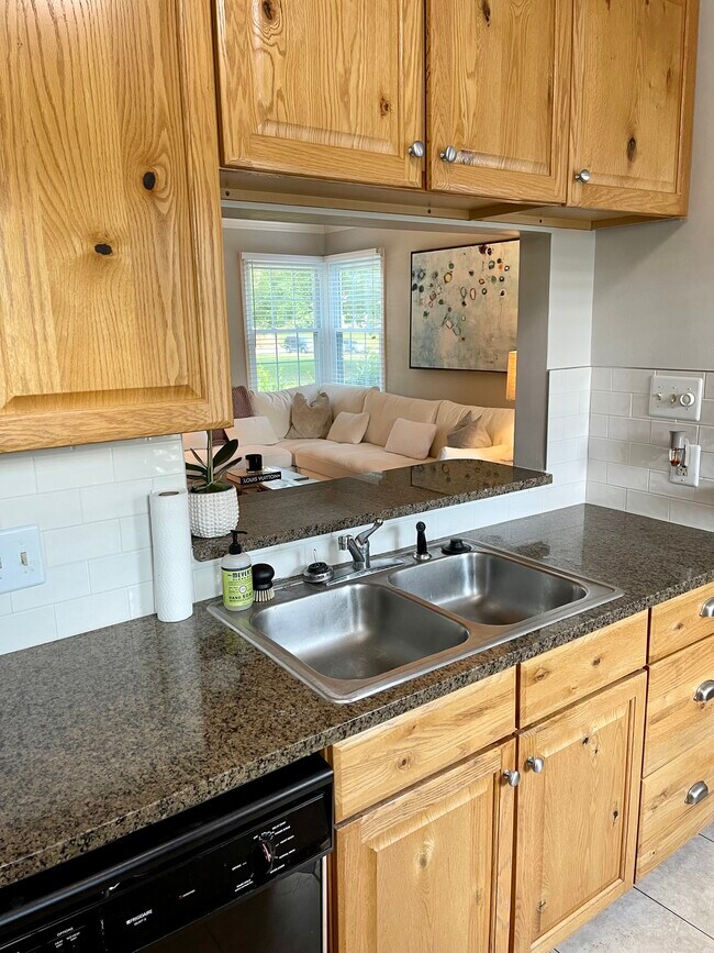 536 Wakefield Dr unit A, Charlotte, NC 28209 - photo 3