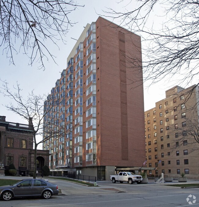 1570 N Prospect Ave, Milwaukee, WI 53202