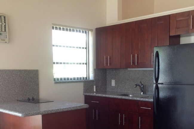 1909 Harding St unit 2, Hollywood, FL 33020 - photo 2