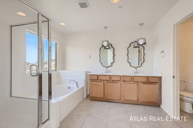 637 Loyalty Ct, Henderson, NV 89011 - photo 7