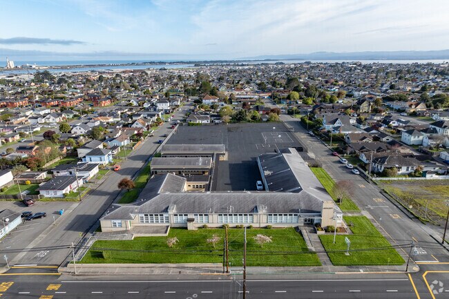 Your child will enjoy the sprawling campus at Zoe Barnum High School.