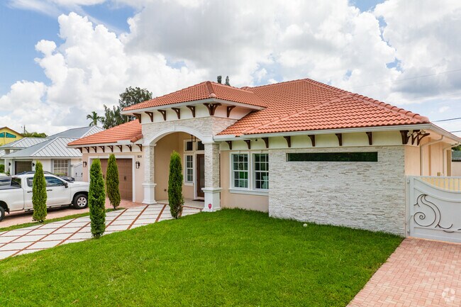 Large Mediterranean-style family homes are also popular in the Forest Hill neighborhood.
