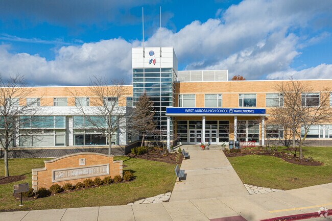 West Aurora High School serves about 3,877 students in 9th through 12th grade in Aurora, IL.