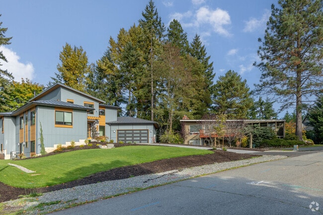A mix of modern and mid-century housing styles can be found throughout Woodridge.