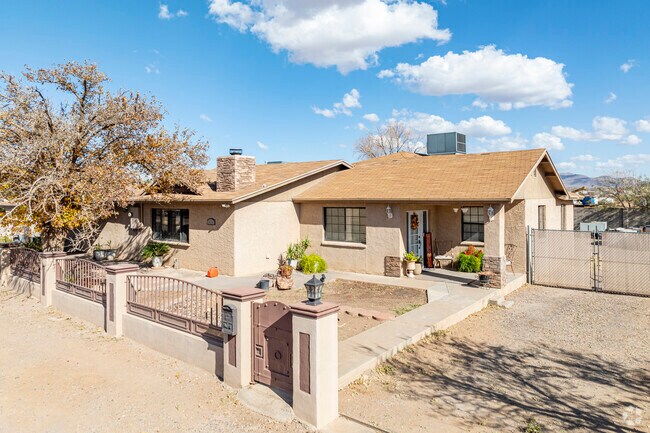 Pirtleville properties typically have fenced in yards.