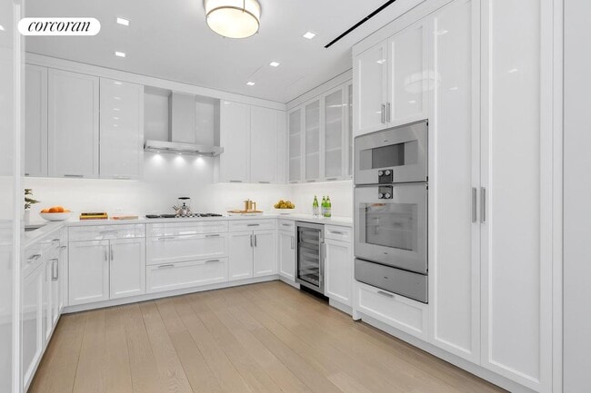 40 E 72nd St, New York, NY 10021 - photo 3