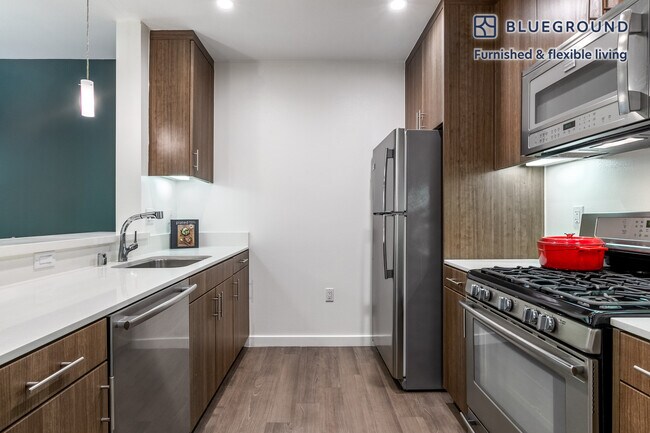 375 N La Cienega Blvd unit FL2-ID150, West Hollywood, CA 90048 - photo 6