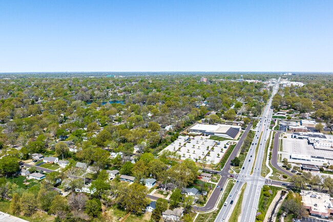 Glenwood Business District sits at the center of Overland Park’s southern corridor.