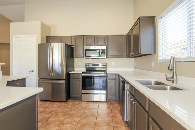 15316 W Laurel Ln, Surprise, AZ 85379 - photo 6