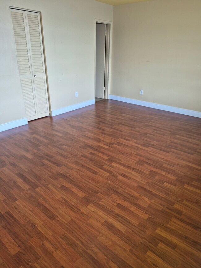 1300 NE 191st St unit A210, Miami, FL 33179 - photo 3