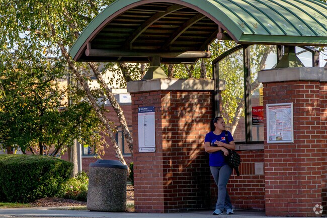 Cantigny residents can quickly access downtown Chicago via the Wheaton Metra station.