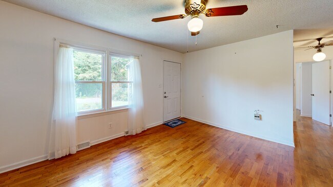 3531 Chapelwood Dr, Gastonia, NC 28052 - photo 2