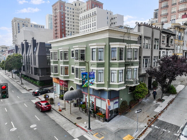 Rue Le Pic is a highly rated French cuisine restaurant in Lower Nob Hill.