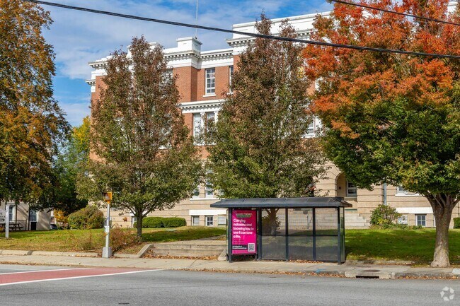 Commute into Downtown Providence by one of the few bus lines that are located near Auburn.