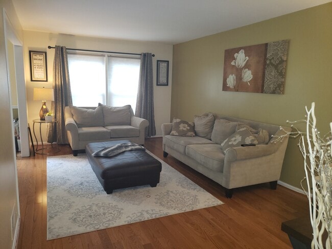 7713 Bristol Square Ct, Springfield, VA 22153 - photo 6