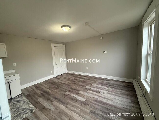 76 Court St unit 4, Bangor, ME 04401 - photo 5