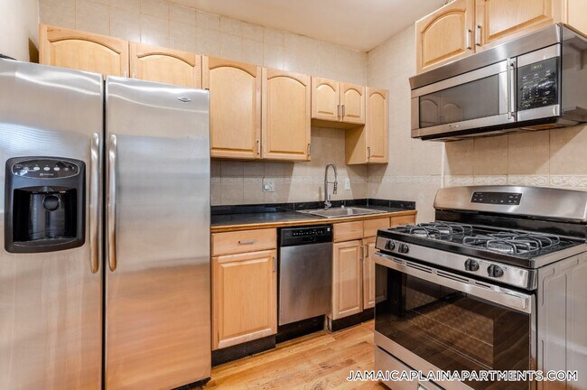 126 Day St unit 1, Jamaica Plain, MA 02130 - photo 2