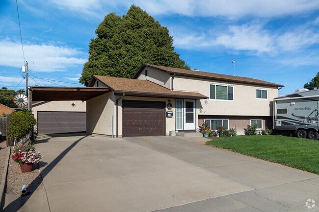 Split-level homes are another popular architectural design in Beulah Heights.