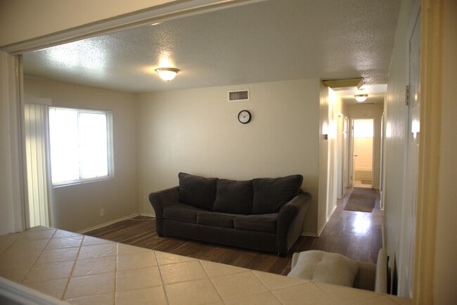 45515 3rd St E, Lancaster, CA 93535 - photo 4