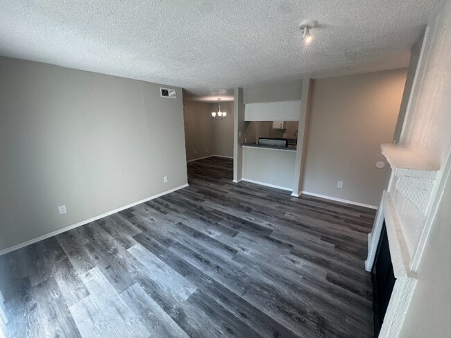 2010 Estrada Pkwy unit 34-103, Irving, TX 75061 - photo 2