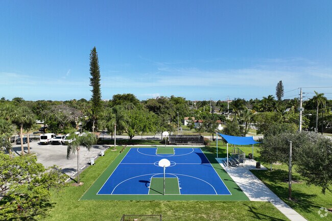 Basketball court in Highlands Park
