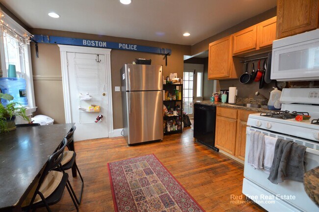 7 Wadsworth St, Allston, MA 02134 - photo 4