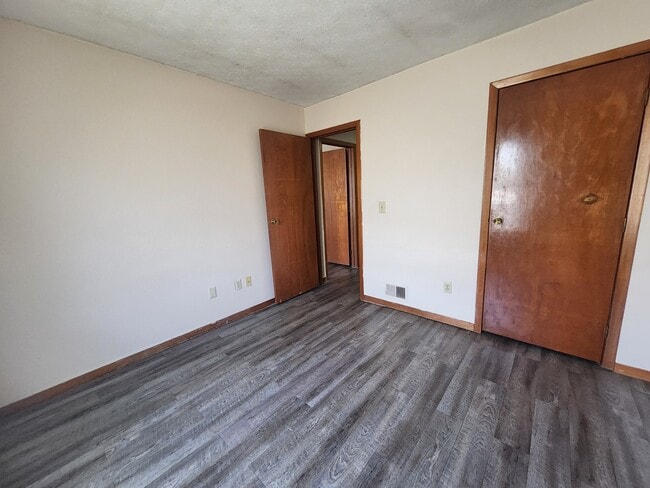 208 Heritage Cir, Bucyrus, OH 44820 - photo 7