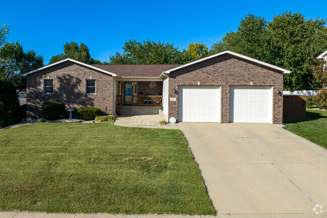 Homes in South Roxana and neighboring Roxana vary in size and style.