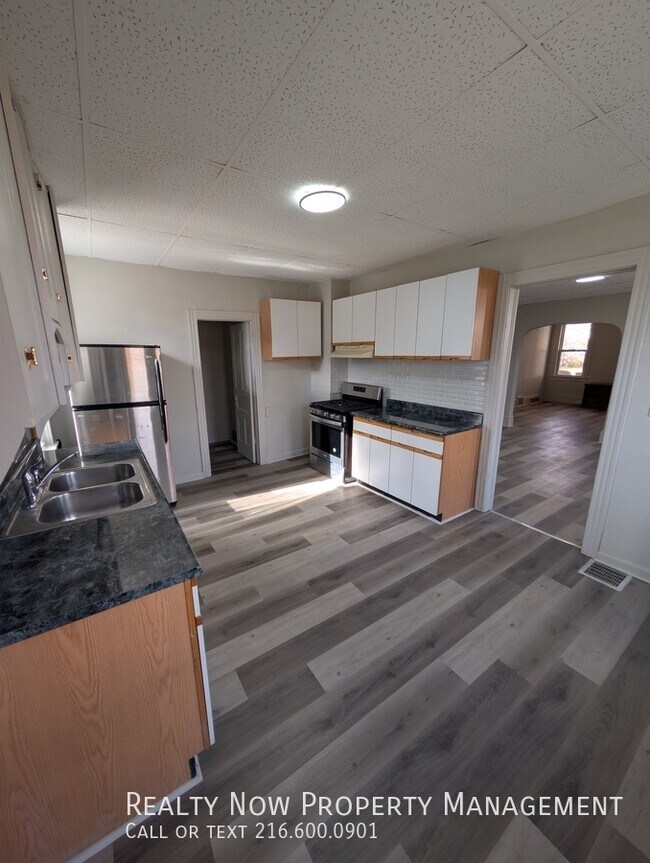 7501 Berry Ave unit 1, Cleveland, OH 44102 - photo 2